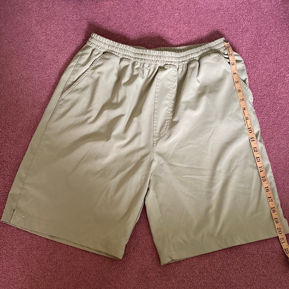 Alpine Design Outdoor adventure gear shorts. Size medium
